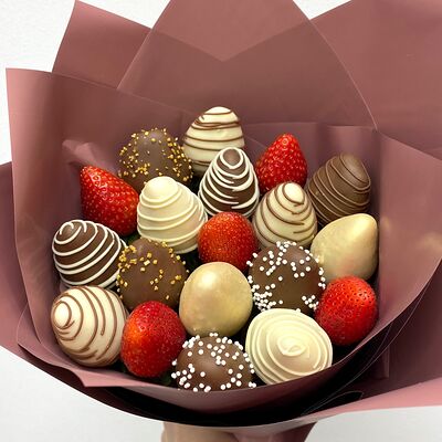Новогодний букет клубника в шоколаде №1 в Con Amore по цене 3490 ₽