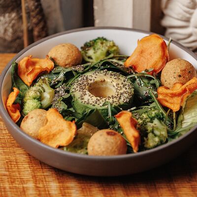 Салат Боул с фалафелем в Потроха по цене 549