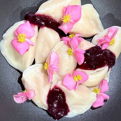 Вареники с клубникой и творогом из детства в Барыня по цене 450 ₽