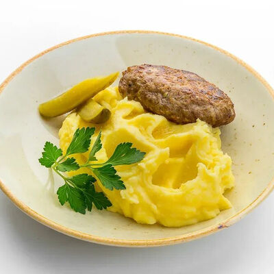 Котлета по-домашнему с картофельным пюре в Хинкальная Кацо по цене 265 ₽