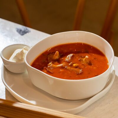 Суп из чечевицы на сладких осенних томатах с лисичками и сыром лабне в MAYAR по цене 870 ₽