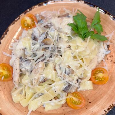 Паста с курицей и грибамив Boss pizzarolls по цене 420 ₽