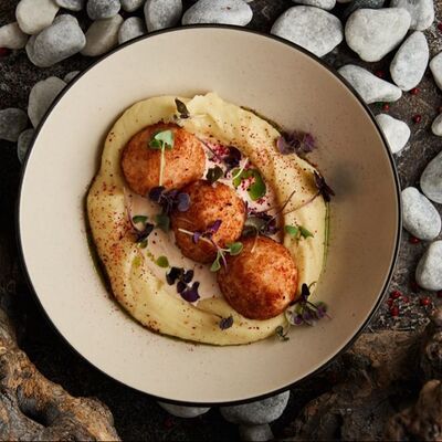 Крабовые котлетки с картофельным пюре в Кулинарный цех по цене 950 ₽