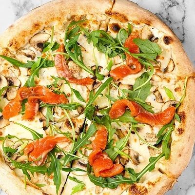 Пицца с форельюв Mikemolly по цене 1150 ₽