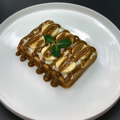 Вафля с бананом и карамелью в Brauny по цене 360 ₽