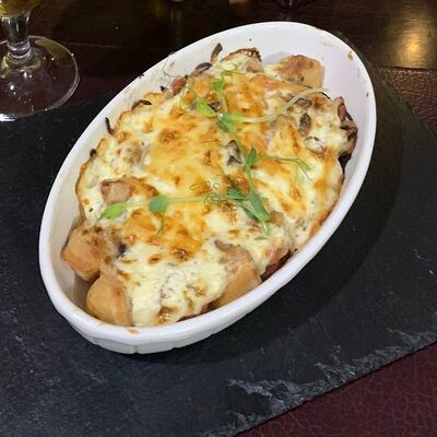 Пельмени запеченные с ветчиной и грибами в ШКВАРКИ по цене 16 р.