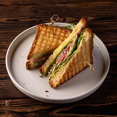 Сендвич с ростбифом в Luciano по цене 570 ₽