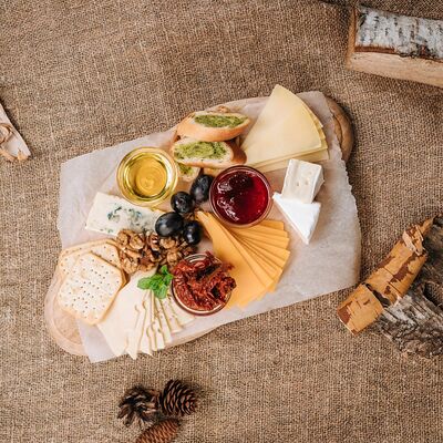 Сырное ассорти к вину в Кафе-парк Теремок по цене 1280 ₽