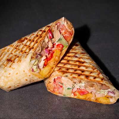 Гирос с курицей в Amber kebab по цене 389 ₽