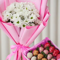 Набор клубники в шоколаде и букет кустовых хризантем №34 в SOK - клубника в шоколаде