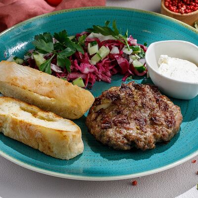 Плескавица гурманская в Чайхана Пахвала по цене 760 ₽