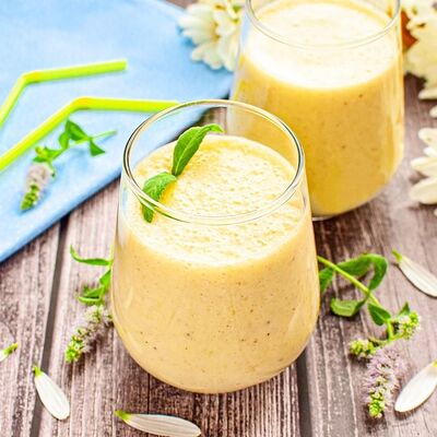 Д* Банан, шпинат, минд. молоко в ЭлеКафе по цене 365 ₽