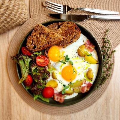 Яичница по-деревенски в Bon Bistrot по цене 510 ₽