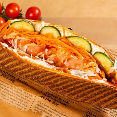 Хот-дог в булке в Самая вкусная шаурма по цене 250 ₽