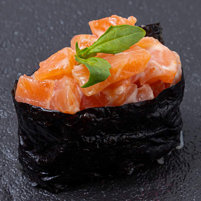 Гункан Спайси лосось в In Tasty по цене 160 ₽