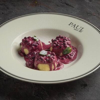 Сырники с черничный соусом в Paul по цене 15 р.