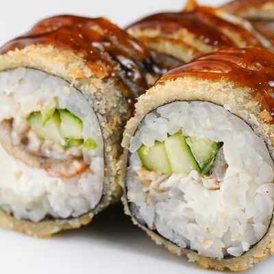 Малый жареный ролл с угрёмв Ёбисан по цене 839 ₽