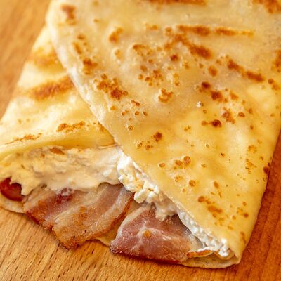 Блин с соусом брынза и беконом в Блин и Мясо по цене 315 ₽