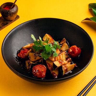 Баклажаны с тофу в соусе ланч кинг в Thai Fun по цене 400 ₽