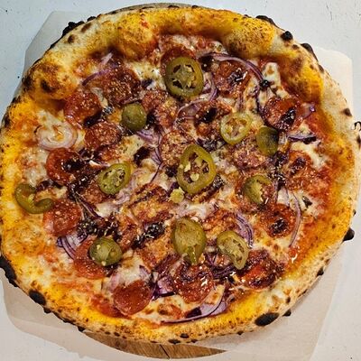 Пицца Аматричана 550г 28см в Fratelli Pizza по цене 800 ₽