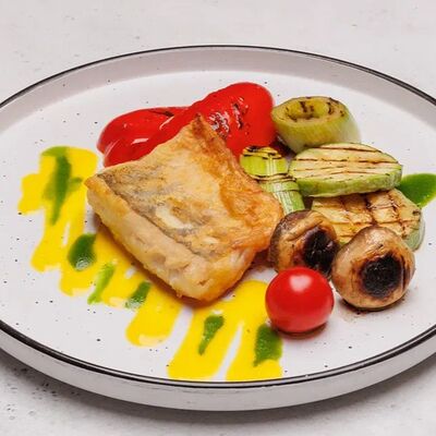 Филе судака с овощами грильв Амстердам по цене 715 ₽