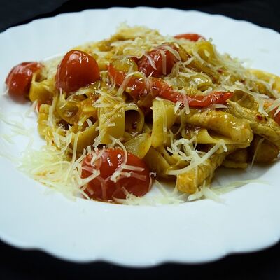 Паста со свининой чили и томатами в Pizza Fest по цене 269 ₽