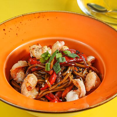 Wok с креветкой в Желтое кафе по цене 570 ₽