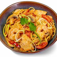 Wok Лапша Том ям в Дом суши