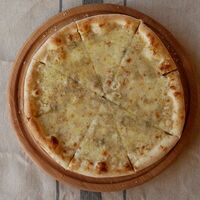 Пицца Сырная в Кафе Май