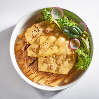 Свинина Тонкацу с картофелем фри и сыром чеддер в Сакура