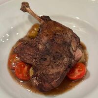 Утиная ножка конфи с мини-картофелем в Osteria Gini