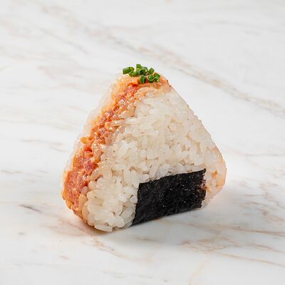 Онигири с тунцом в Satoshi Sushi по цене 380 ₽