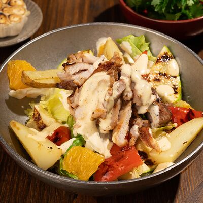 Теплый салат с цыпленком в Lars Vegans по цене 630 ₽