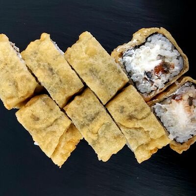 Ролл жареный с угрем в TAY NAY по цене 470 ₽