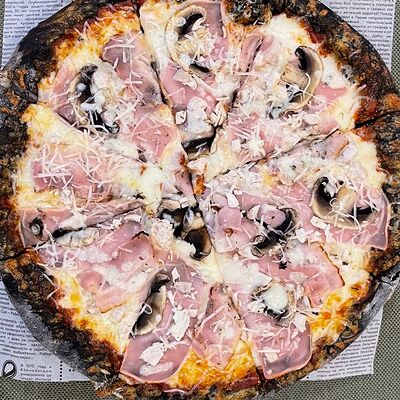 Black pizza в Bon appetit по цене 900 ₽