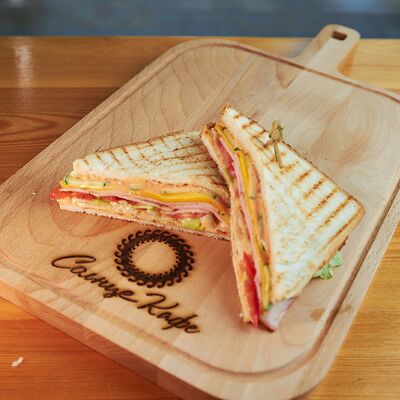 Сэндвич с ветчиной и сыром в Кафе Солнце по цене 370 ₽