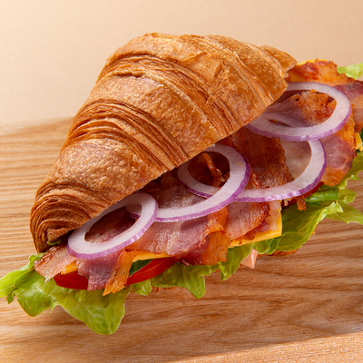 Круассан-сэндвич с беконом в Handy Place по цене 245 ₽