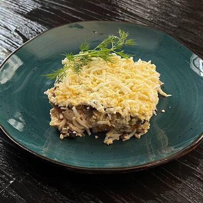 Салат с копченой куриной грудкой, овощами и шампиньонами в Длинный нос по цене 200 ₽