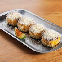 Кукуруза гриль, луковый соус, пармезан в 321 Club by Novikov