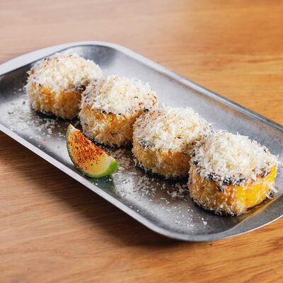 Кукуруза гриль, луковый соус, пармезан в 321 Club by Novikov по цене 490