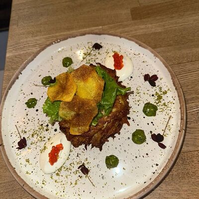 Драники с творожным муссом и красной икрой в Polla Vina по цене 540 ₽