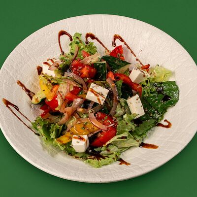 Греческий салатв Лаваш Town Красная по цене 360 ₽