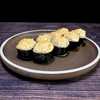 Теплый ролл запеченный лосось в Hatimaki по цене 599 ₽