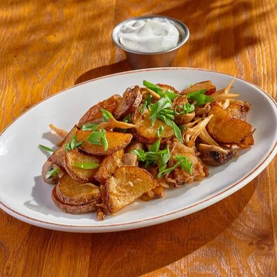 Картофель, жаренный с грибами и сметаной в BBQ Beer Restaurant по цене 615 ₽