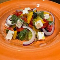 Салат греческий в Опера траттория