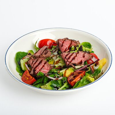 Салат с ростбифом и томатами черри в Bimi Vita по цене 630 ₽