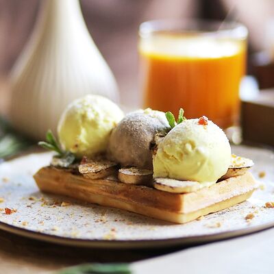 Вафли с бананом и мороженым в LOFT по цене 500 ₽