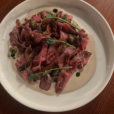 Ростбиф в соусе тоннатто в Рюмочная Prolive по цене 590 ₽