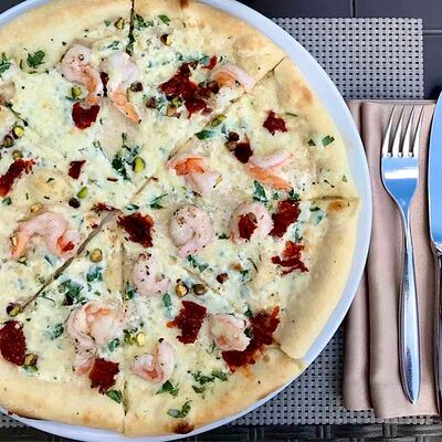 Пицца с креветками в Wine room gallery по цене 990 ₽