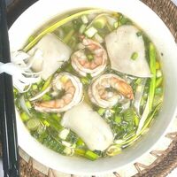 Фо с морепродуктами в Pho +84